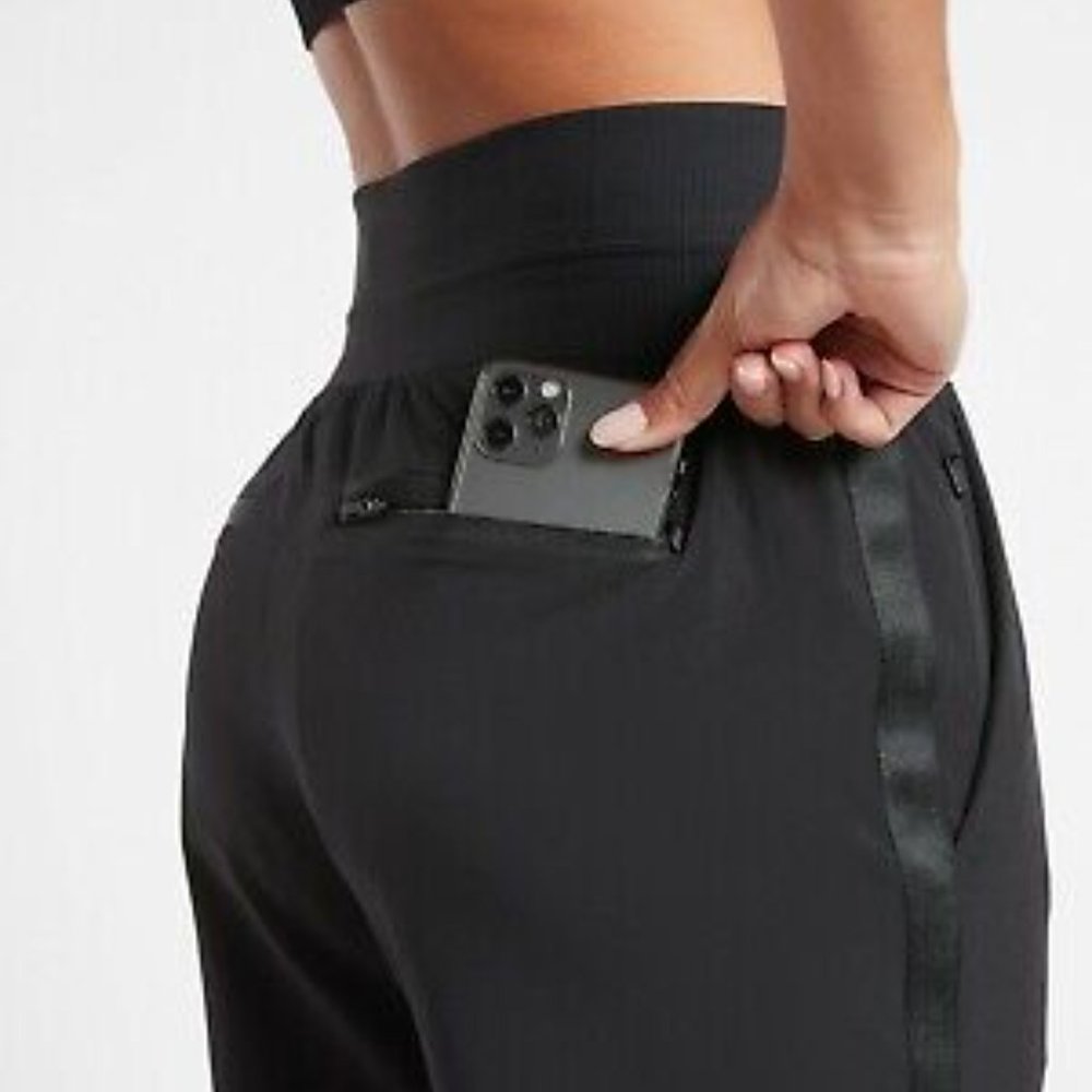 Athleta Nola slim tapered crop in black - size 6 - Picture 3 of 6